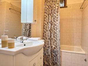 Cozy Apartment with Garden