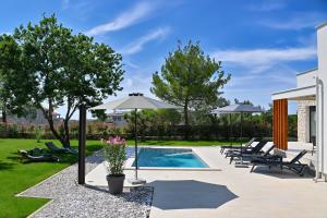 Villa Zanetta pet friendly near Poreč for 6 people with sea view & private pool