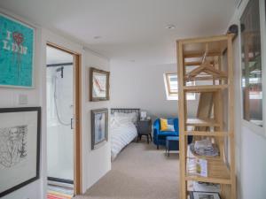 The Old Bakery - Stay in what was the dirty dusty old store rooms