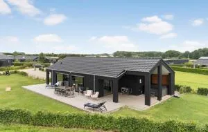 3 Bedroom Beautiful Home In Haderslev - Råde