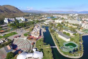 Modern, XXL Pool, Klima, fast Wifi, Tennis