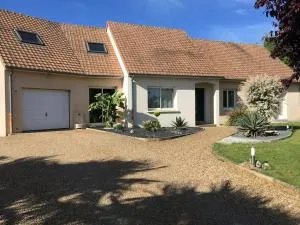 Villa avec piscine chauffée proche circuit 24h - Joué-en-Charnie