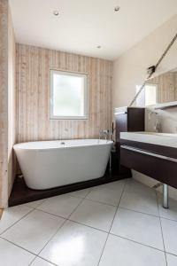 Villas Villa avec piscine chauffee proche circuit 24h : photos des chambres