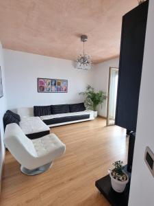 Lovely Seaview Apartment Saranda - 70m from Beach