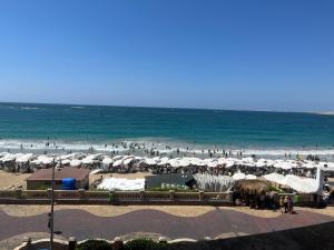 - Apartment Chalet Direct sea view 2 bed rooms Al Mamourah - Al ferdaws - شاليه بالمعمورة كبائن الفردوس مباشر على البحر فيو رائع