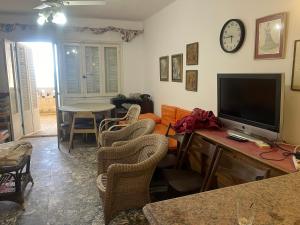 - Apartment Chalet Direct sea view 2 bed rooms Al Mamourah - Al ferdaws - شاليه بالمعمورة كبائن الفردوس مباشر على البحر فيو رائع