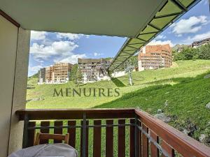 Appartement 2 pièces, 4 pers, ski aux pieds, balcon, parking gratuit - FR-1-178-374