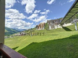 Appartement 2 pièces, 4 pers, ski aux pieds, balcon, parking gratuit - FR-1-178-374