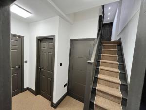 Fabulous 3 Bed Apartment - Near Excel - Sleeps 6 - 8