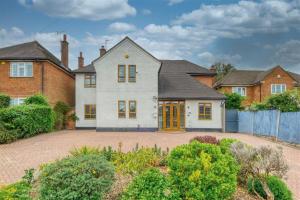 Premium 4BR Family Home w Garden Annex and Gym