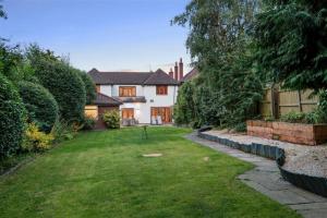 Premium 4BR Family Home w Garden Annex and Gym