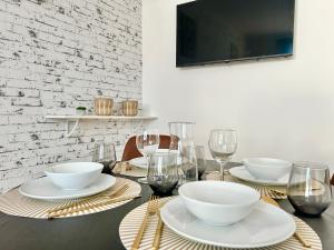 Brand New Central & Modern Apartment