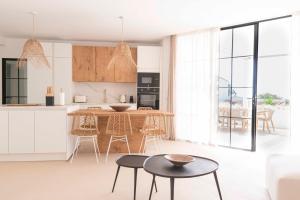 La Villa Pura Vida San Diego - Luxury Villa with Wonderful Sea View - Direct walking access to beach! 5 min from Sotogrande