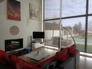 Chalet con maravillosa piscina a 5 minutos de Granada y campo de golf