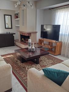 DOM RASPALOZEN NI DALEKO OT MORE I PRIRODi