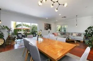 14 Time To Unwind Bigfamily 4x2 Poolspa - Balga