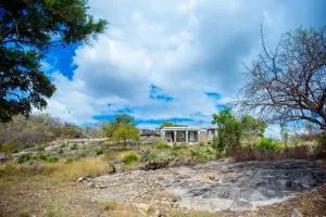 2 bed Moloko family lodge with kitchen - 2212 - Matopos