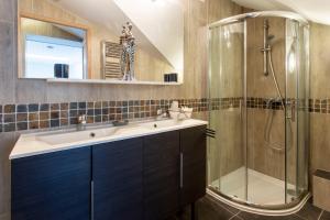 B&B / Chambres d'hotes Chateau de Bellevue B&B et Appartements avec Piscine saisonal chauffee et Chambres partout climatisees : photos des chambres