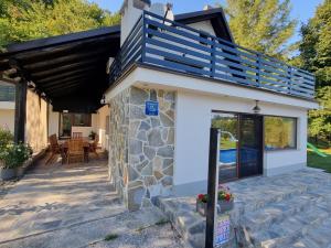 Holiday House Zrinski with Pool, Sauna & Jacuzzi