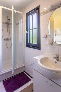 B&B / Chambres d'hotes Chateau de Bellevue B&B et Appartements avec Piscine saisonal chauffee et Chambres partout climatisees : photos des chambres