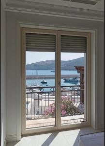 Sea View Three Bedroom Apartment - Marina Village