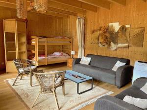 B&B / Chambres d'hotes Chateau de Bellevue B&B et Appartements avec Piscine saisonal chauffee et Chambres partout climatisees : photos des chambres