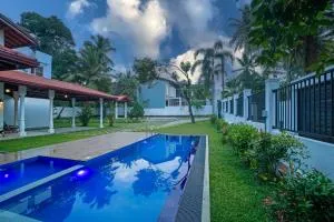 The Grand Bliss, Luxurious Modern Villa with Spacious Private Garden, Swimming Pool, Gym, and Free Wi-Fi - Pitipana North