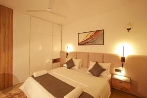 The Grand Bliss, Luxurious Modern Villa with Spacious Private Garden, Swimming Pool, Gym, and Free Wi-Fi