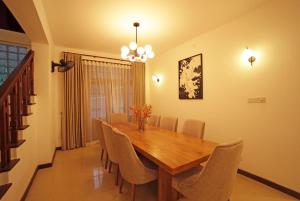 The Grand Bliss, Luxurious Modern Villa with Spacious Private Garden, Swimming Pool, Gym, and Free Wi-Fi