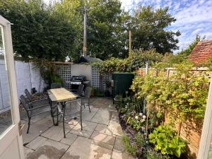 2 Bed Holiday Home with River Views