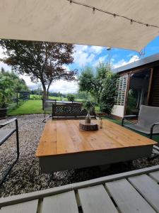 Ferienwohnung mit Garten und Bergblick
