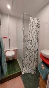 B&B / Chambres d'hotes COUETTE et CAFE CHEZ ADRIEN : photos des chambres