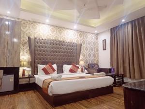 Hotel Waterfall Paschim Vihar Delhi