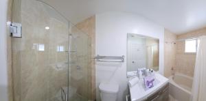 Sunny Oasis with private pool