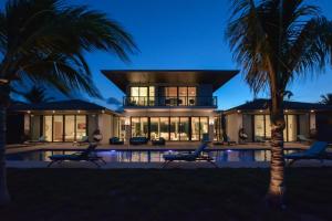 Luxurious Ocean Front Mansion in The Bahamas