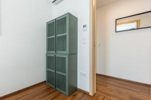 New Penthouse w double parking, panoramic balcony