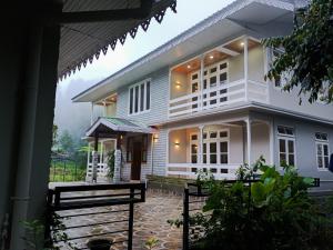 The Alpine Jungle Stay