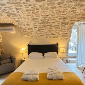 B&B / Chambres d'hotes La Maison des Vendangeurs - TABLE D'HOTES le soir du jeudi au dimanche- Jacuzzi - Balneo SPA - ACCES PISCINE pour toutes les chambres sauf STUDIO COQUET- Piscine de mai a mi-octobre : photos des chambres
