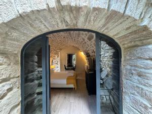 B&B / Chambres d'hotes La Maison des Vendangeurs - TABLE D'HOTES le soir du jeudi au dimanche- Jacuzzi - Balneo SPA - ACCES PISCINE pour toutes les chambres sauf STUDIO COQUET- Piscine de mai a mi-octobre : photos des chambres