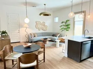 Luxury 1 BR Casita with Private Yard, Garage and WD - 洞溪