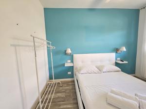 Be Your Home - Isabella Apartment with Sea View and Private Beach
