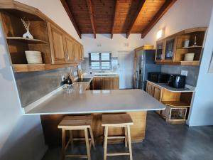 UMDLOTI House - Upper private level- Beach Road - LOCATION