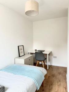 6 guests house Old Trafford,Media City,City centre, Free parking