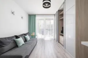 Apartament w Spokojnej Okolicy z Parkingiem by Noclegi Renters - Kobierzyn