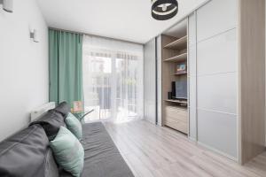 Apartament w Spokojnej Okolicy z Parkingiem by Noclegi Renters