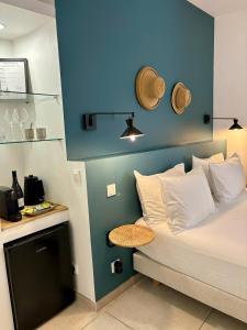 B&B / Chambres d'hotes La Maison des Vendangeurs - TABLE D'HOTES le soir du jeudi au dimanche- Jacuzzi - Balneo SPA - ACCES PISCINE pour toutes les chambres sauf STUDIO COQUET- Piscine de mai a mi-octobre : photos des chambres