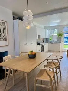 Modern terrace home in trendy neighbourhood - Nether Edge