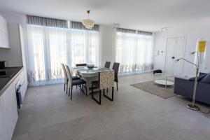 Penthouse Cathedral and Seaview Terrace V2