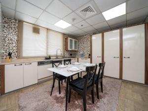 Spacious 4 Bedroom Marina Oasis