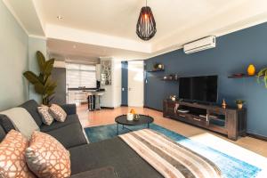 The Centurion - Pool Deck Apartment with Views!